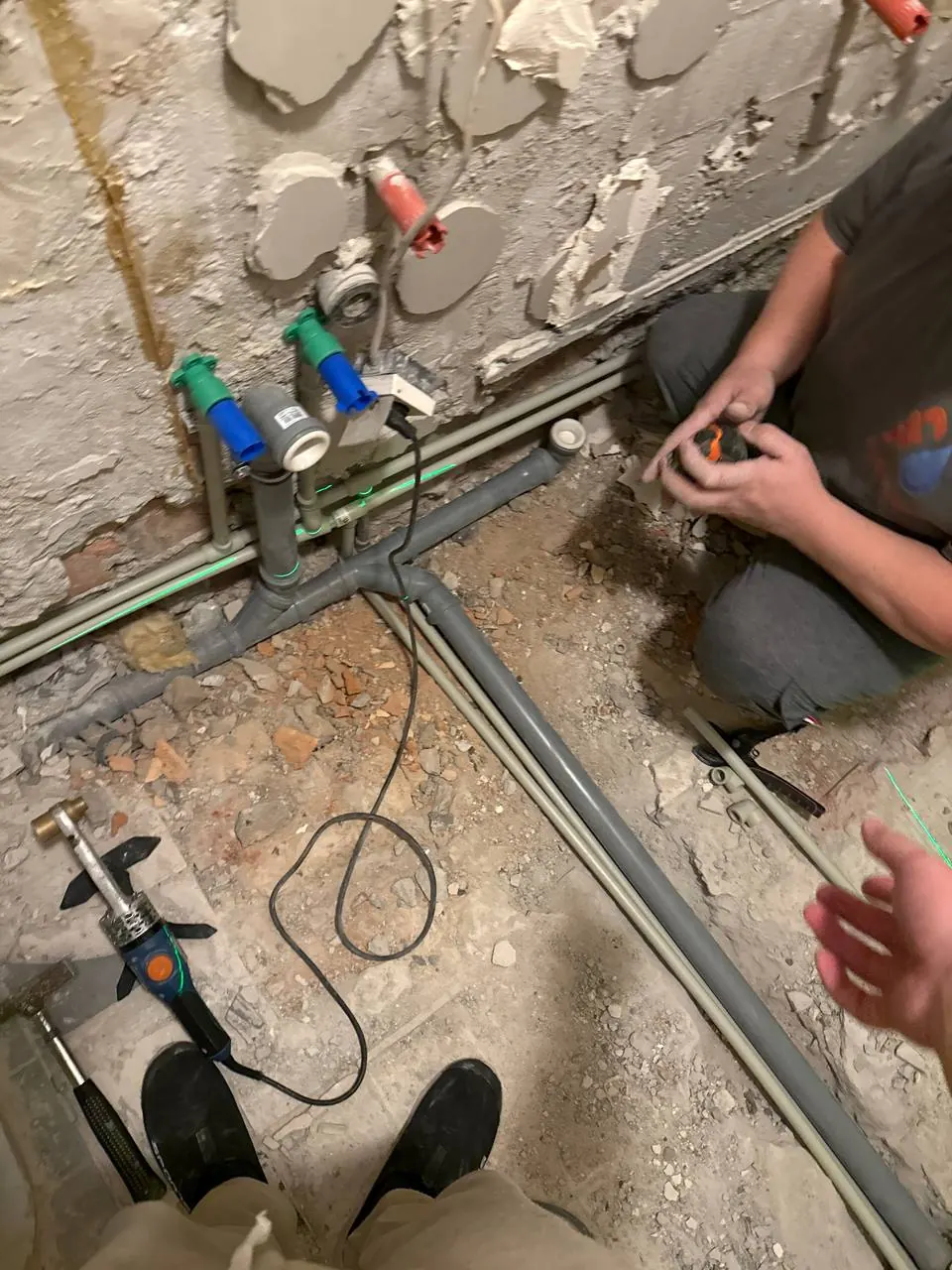 Montaż rur kanalizacyjnych w posadzce — DobryHydraulik Bydgoszcz