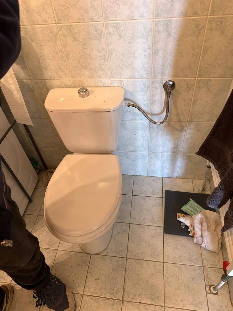 Kompakt WC na płytkach beżowych — DobryHydraulik Bydgoszcz